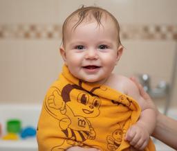 Yellow Cartoon Bee Design Baby Bath Towel – Yellow Kaibee (photo 1 of 3) – KaiBee